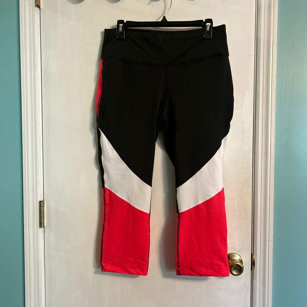 NWT ZELOS Women’s Black/White/Coral Leggings, Capri Length, Size L